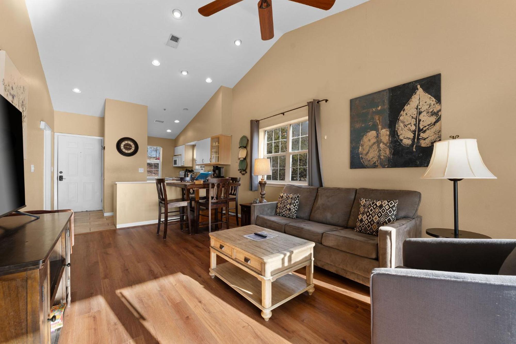 Cozy Top Floor 2Br Condo With View And Amenities!! Point Lookout Exteriér fotografie